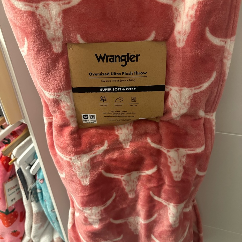 Wrangler Pink Plush Throw with White Steer Skull Pattern